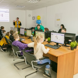 Новый класс в развлекательном центре города Томска! Скоро открытие! - КИБЕРшкола программирования для детей, компьютерные курсы для школьников, начинающих и подростков - KIBERone г. Отрадное
